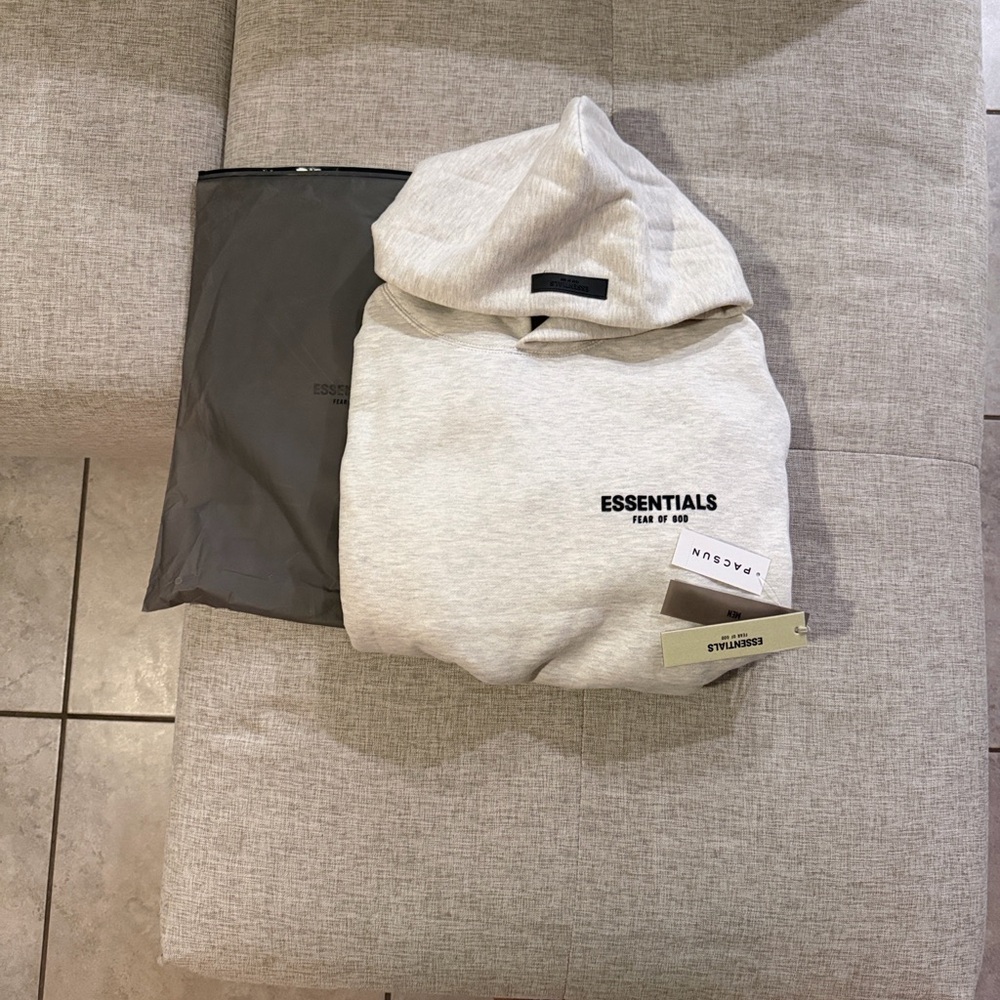 Fear of God Essentials Sweatshirt in Light Oatmeal